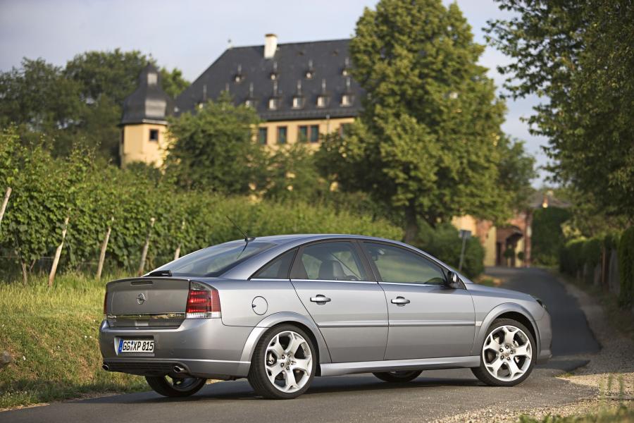  Opel Vectra GTS 2005 года  (фото 2 из 19)